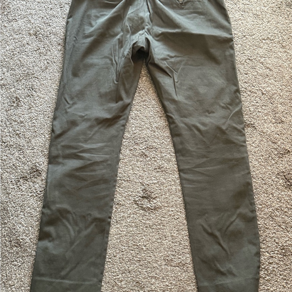 Vince Men's Green Chinos - Picture 2 of 6